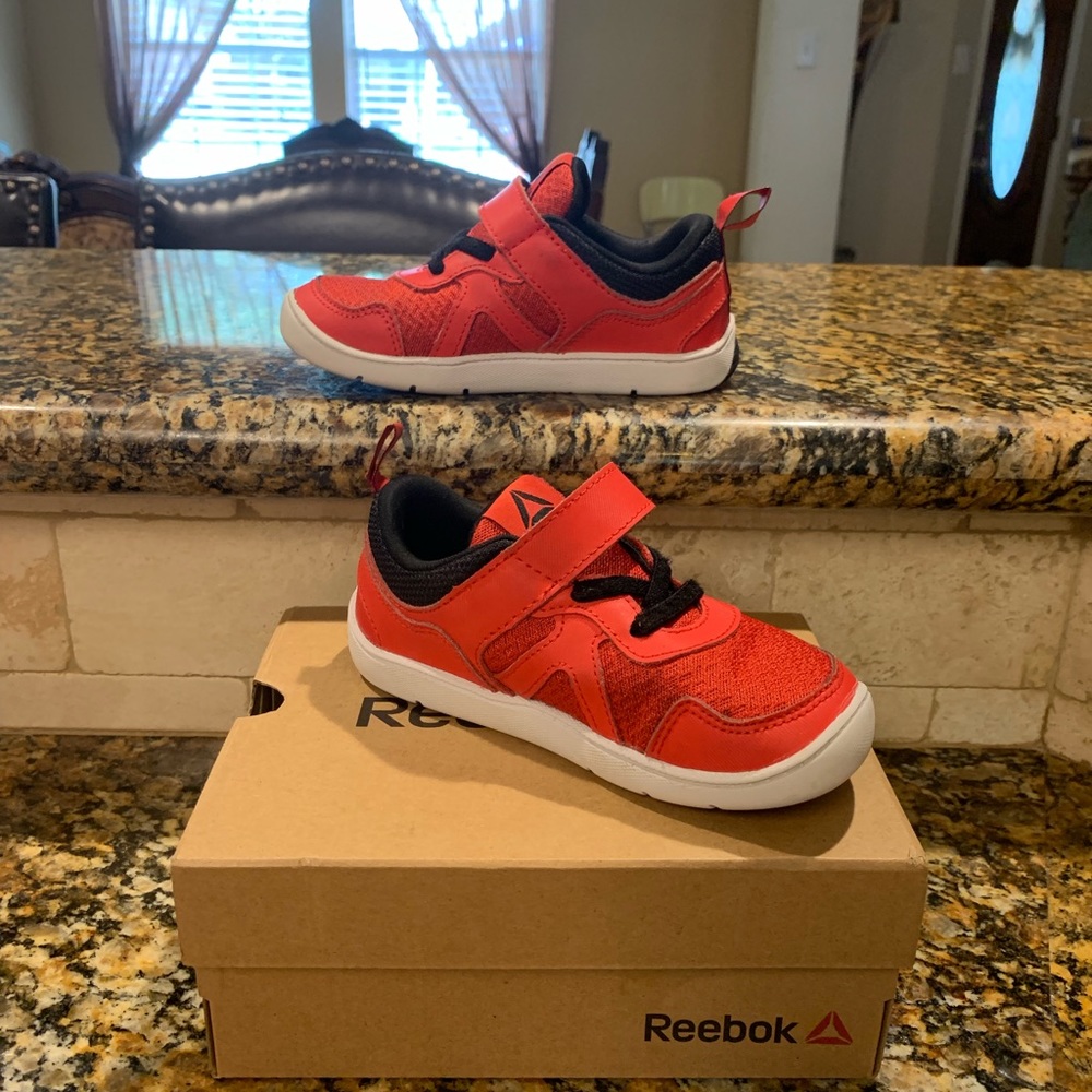 SOLD - Reebok Toddler boys shoes - Picture 2 of 5